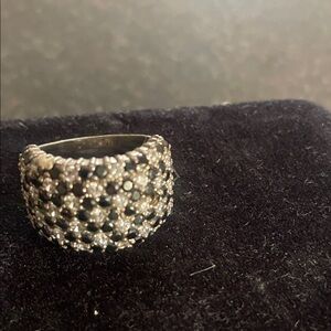 Elegant Black and Silver Women's Ring